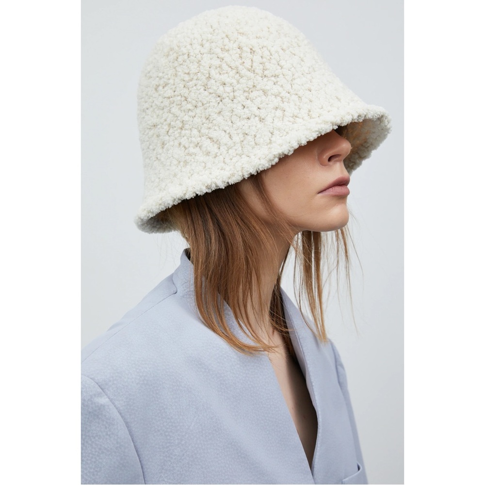 TEDDY SHEARLING BUCKET HAT - CREAM